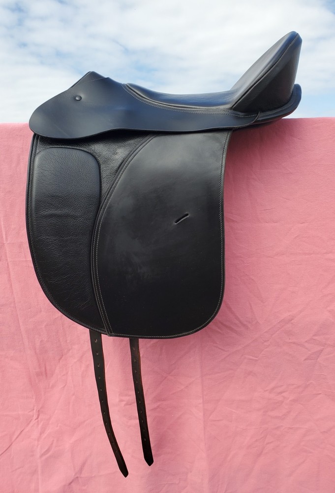 Ansur Classic Treeless Saddle Black Leather 17"
