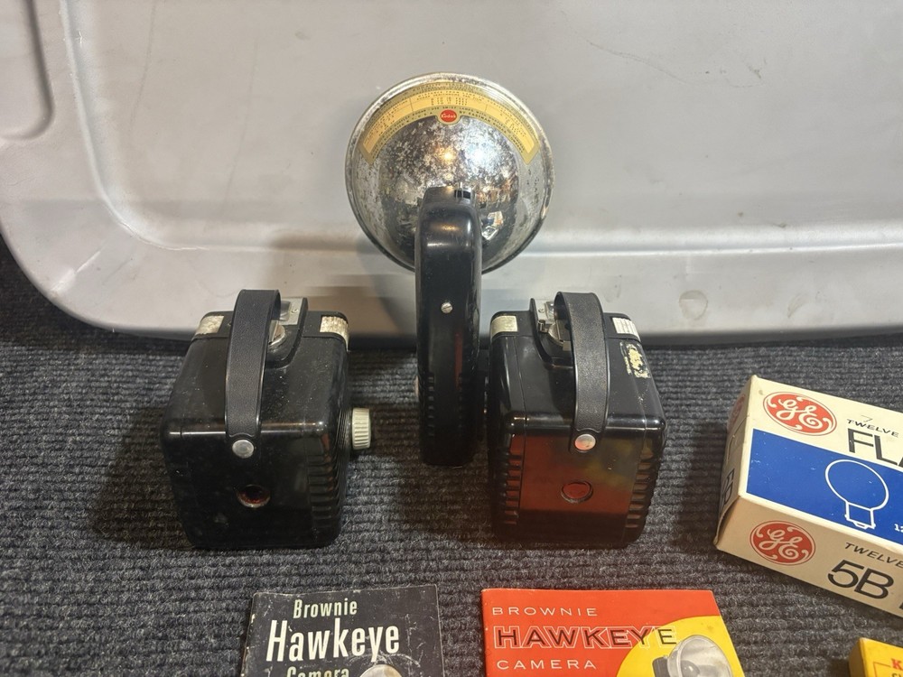 Vintage Kodak Brownie Hawkeye Flash Model with Flash. Untested