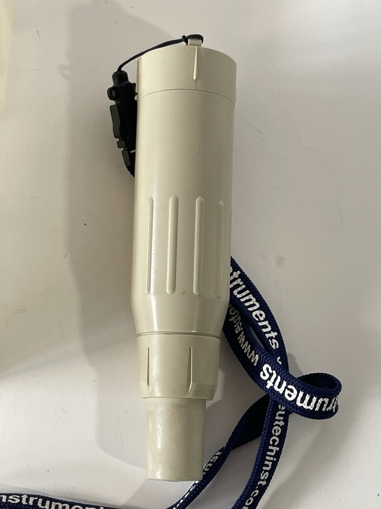 OAKTON ECO TESTR TDS Testr 11+ Multi Range Tested Powers On