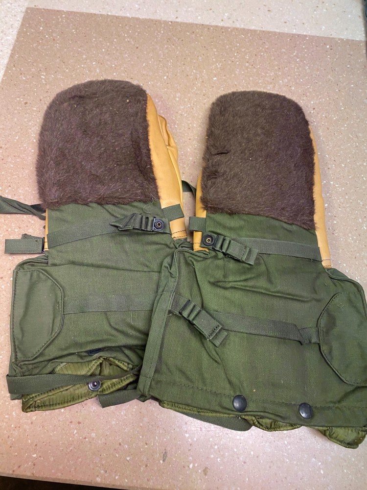 Extreme Cold Weather Mitten Set w/ Liner Medium NSN: 8415-00-782-6716