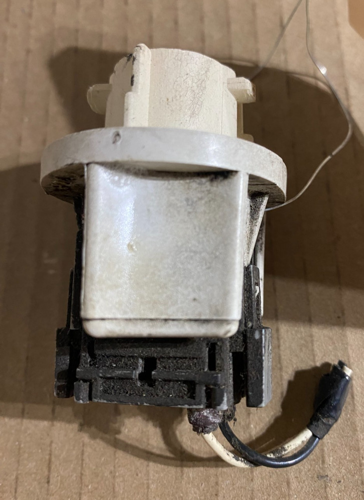 Socket  Saab 900 and 9-3.  Front Turn Light Assembly.  2-Pole.