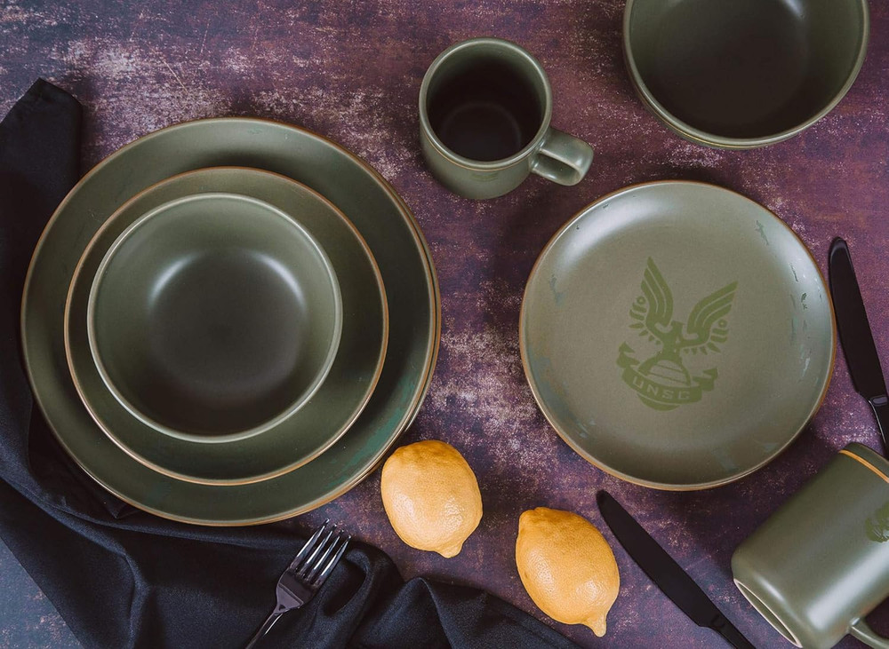 HALO Master Chief 8-Piece Dinnerware Set - Gamer Green Tableware for 2