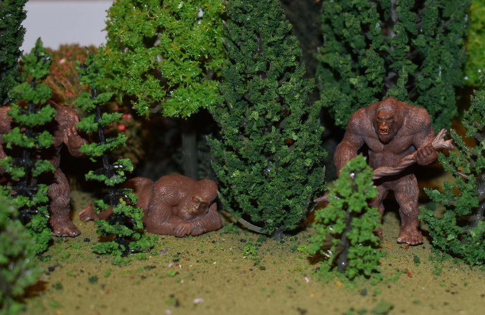 1/48 4 Bigfoot Squatch Different Poses O Scale Ready To Roam Model Train Layout