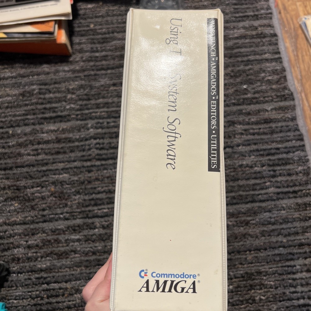RARE Commodore Amiga Using The System Software Manual