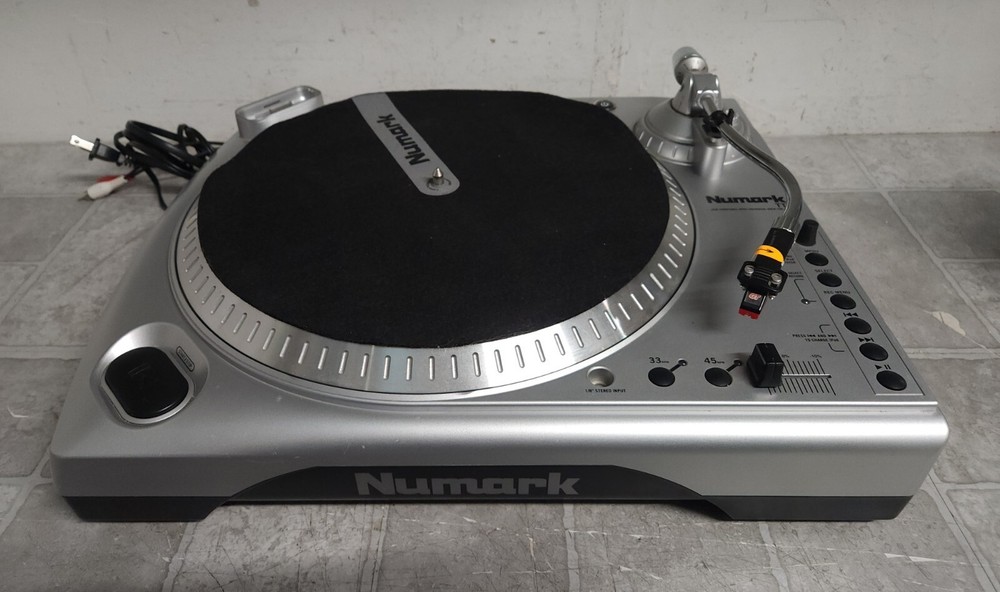 Numark TTi USB Turntable With Universal Dock For Ipod (SEE PICTURES)