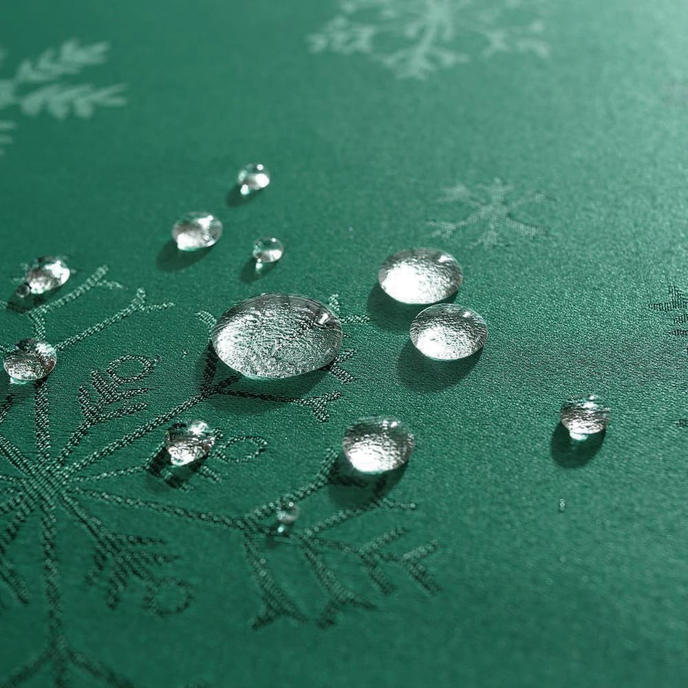 MATIRUG Green Christmas Tablecloth 84" x 60" (Rectangular), Snowflake