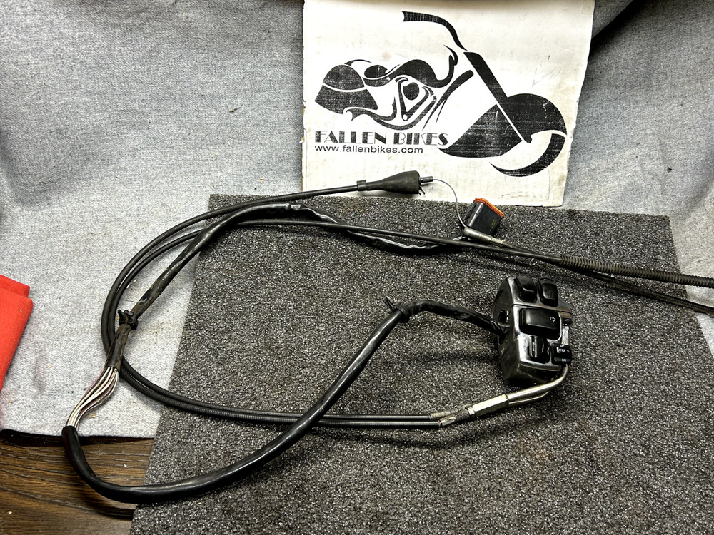 GENUINE HARLEY DAVIDSON TOURING RIGHT HANDLEBAR CONTROL HOUSING SWITCH