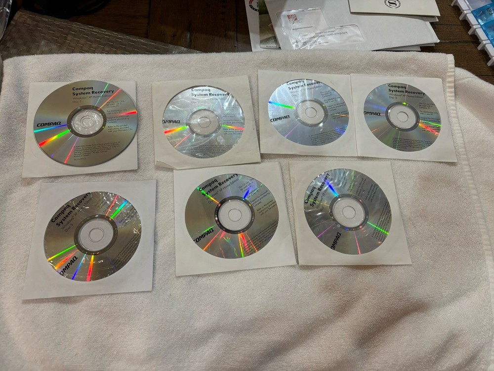 Compaq System Recovery Discs  Windows XP Home - 2002-2004 - 7 discs