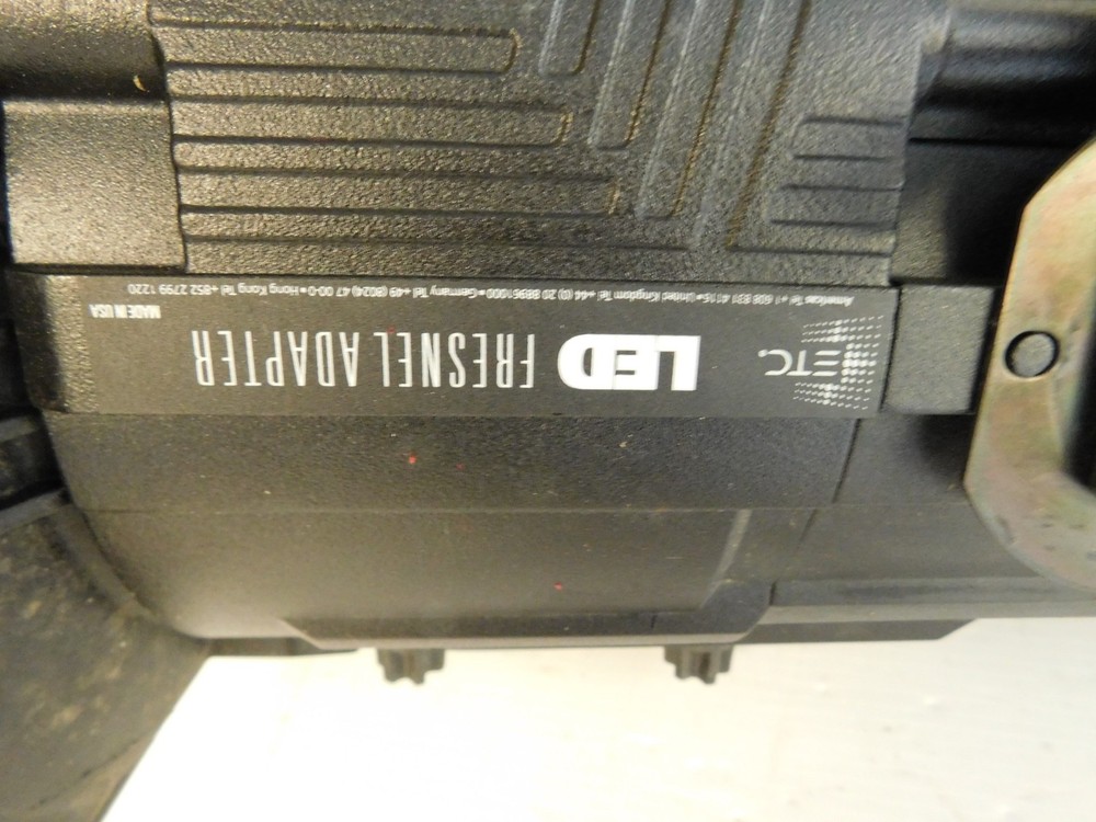 SOURCE FOUR ETC LED 2DAYLIGHT HD LIGHTING SYSTEM W/ FRESHNELL ADAPTER (SPM93)