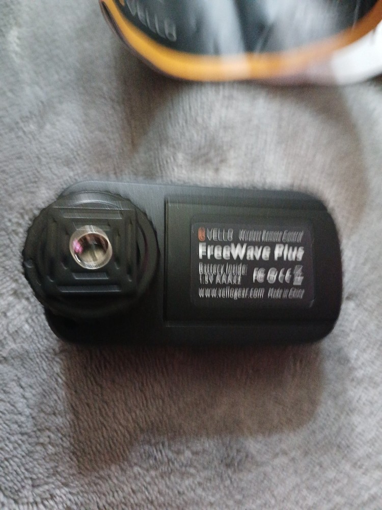 Vello FreeWave Wireless Flash Trigger LR and Receiver Kit