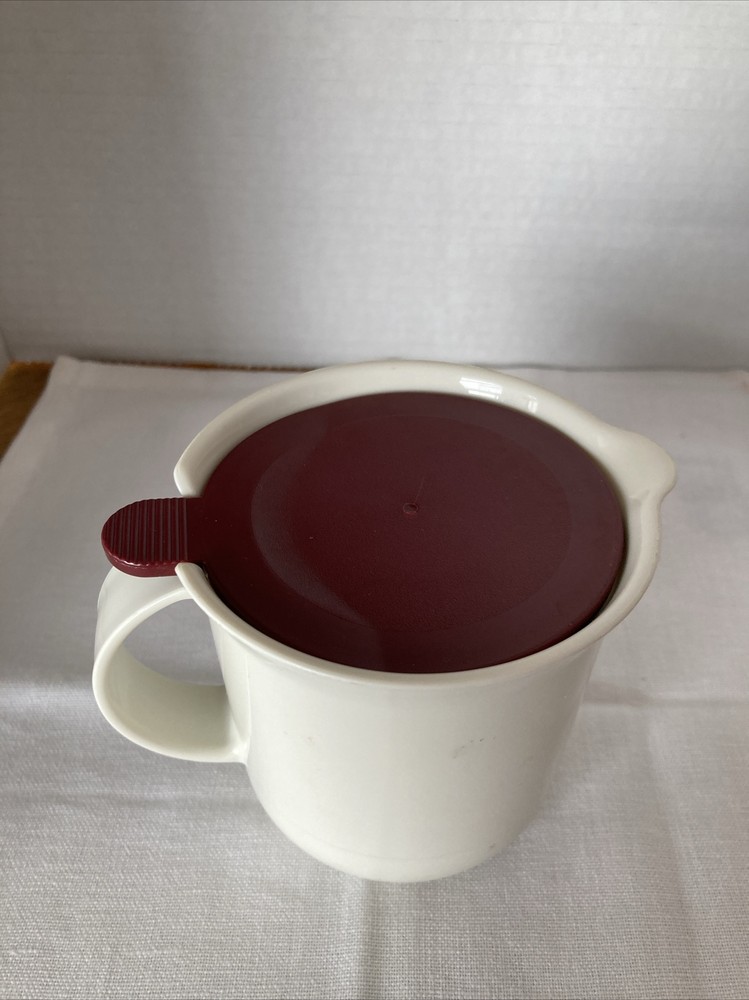 Tupperware Beautiful Sugar And Creamer With Wine Colored Lids Very Nice Shape