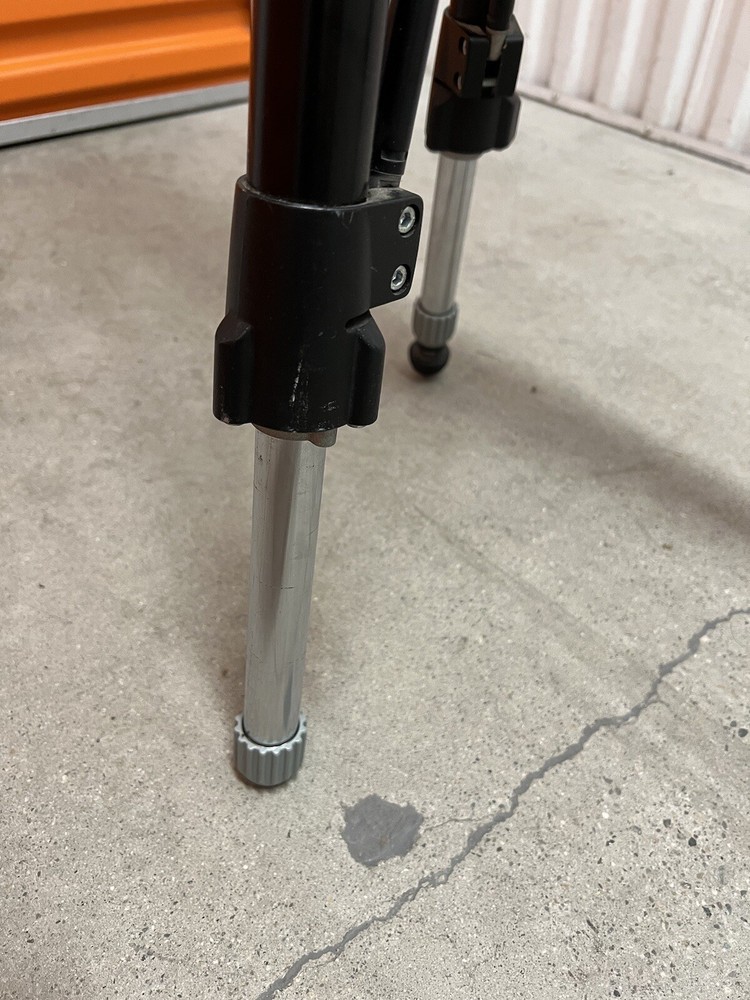 HEAVY DUTY MANFROTTO 3251 TRIPOD READ DESCRIPTION
