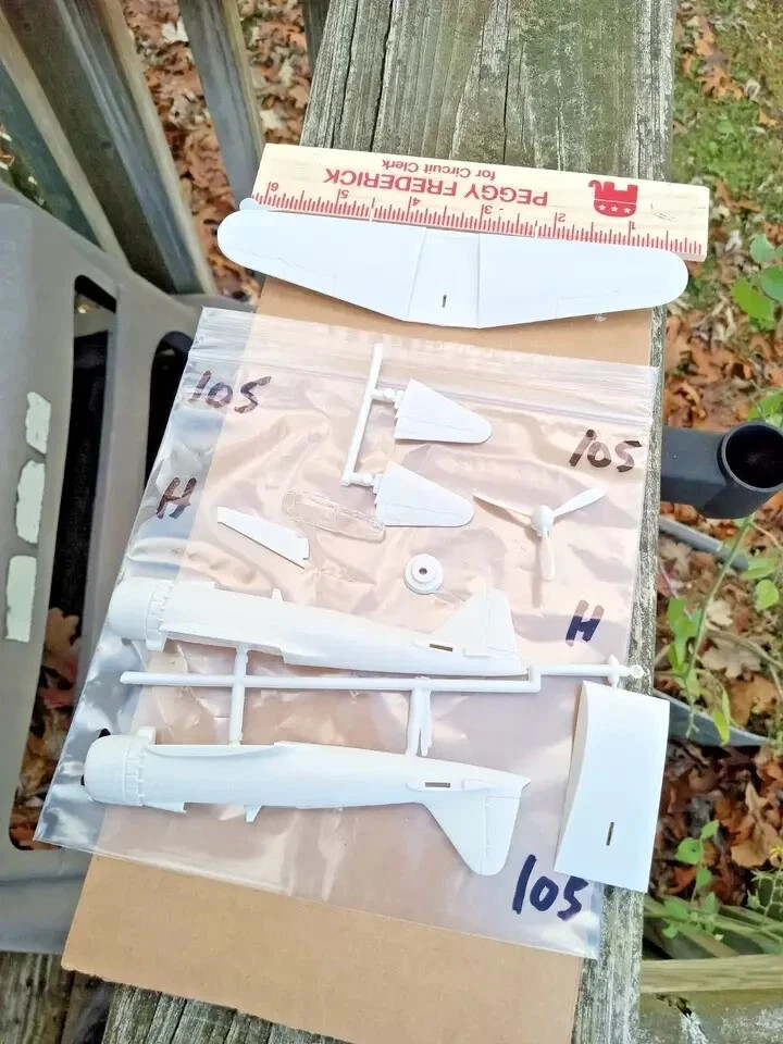 One (1) Small Airplane Kit scale unknown Package # 105 no box/decals!!!