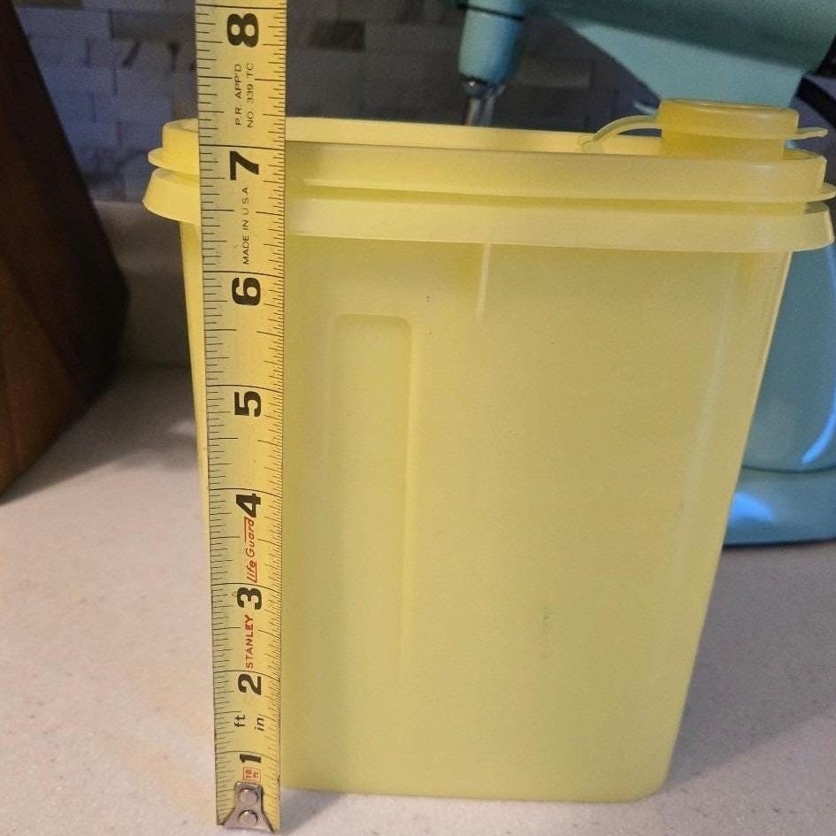 Vintage Tupperware Pitcher Batter Container