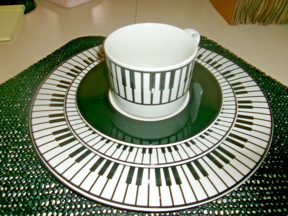 Albert Elovitz 4 piece place setting, BLACK AND WHITE Piano