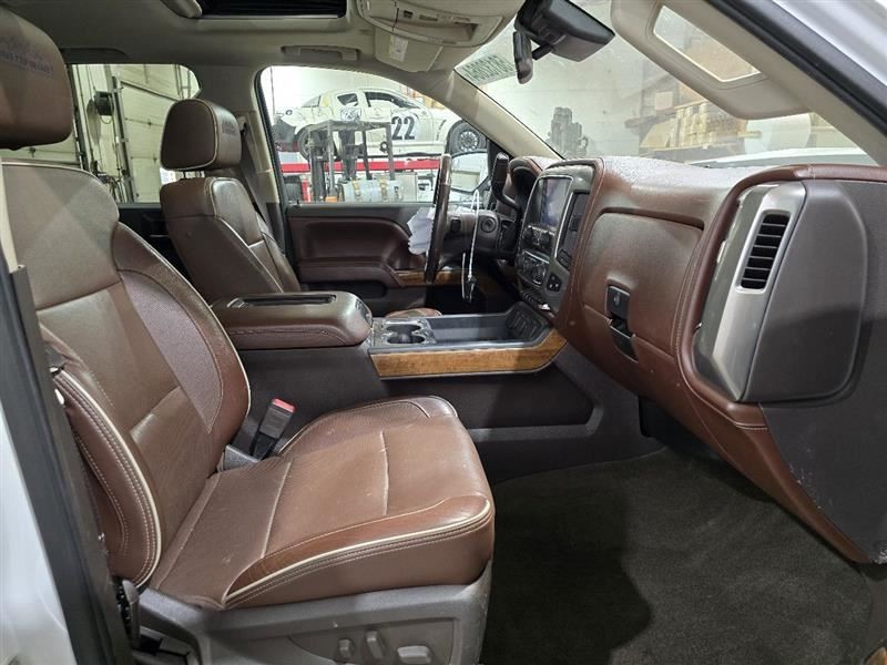 SILVRDO15 2017 Glove Box 600726