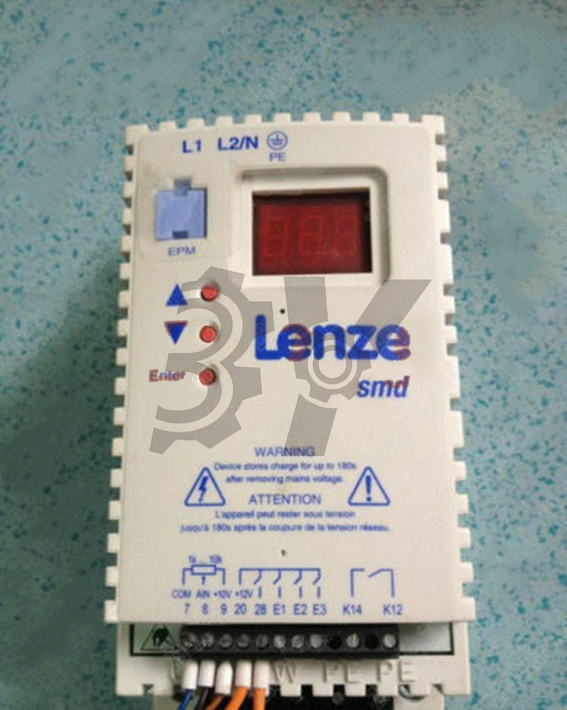 1PCS USED Lenze ESMD251X2SFA Frequency Converter Tested Good