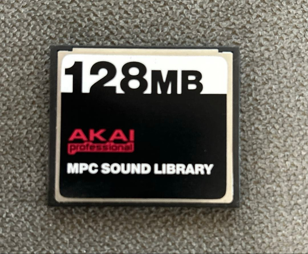 AKAI MPC1000 Sampling Machine Sampler Stereo 32 voices 64-track sequence Used