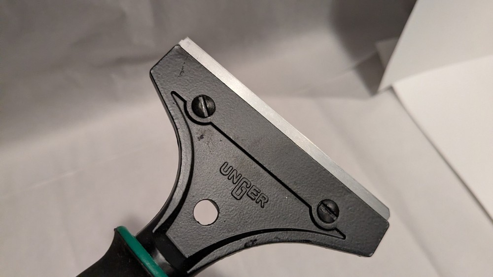 Unger SH00C ErgoTec 4" Scraper with Ergonomic Handle