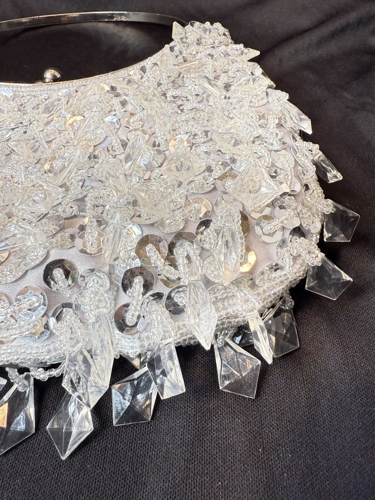 Vintage 90s Beautiful Silver Sequin Purse w/ Silver Handle M1