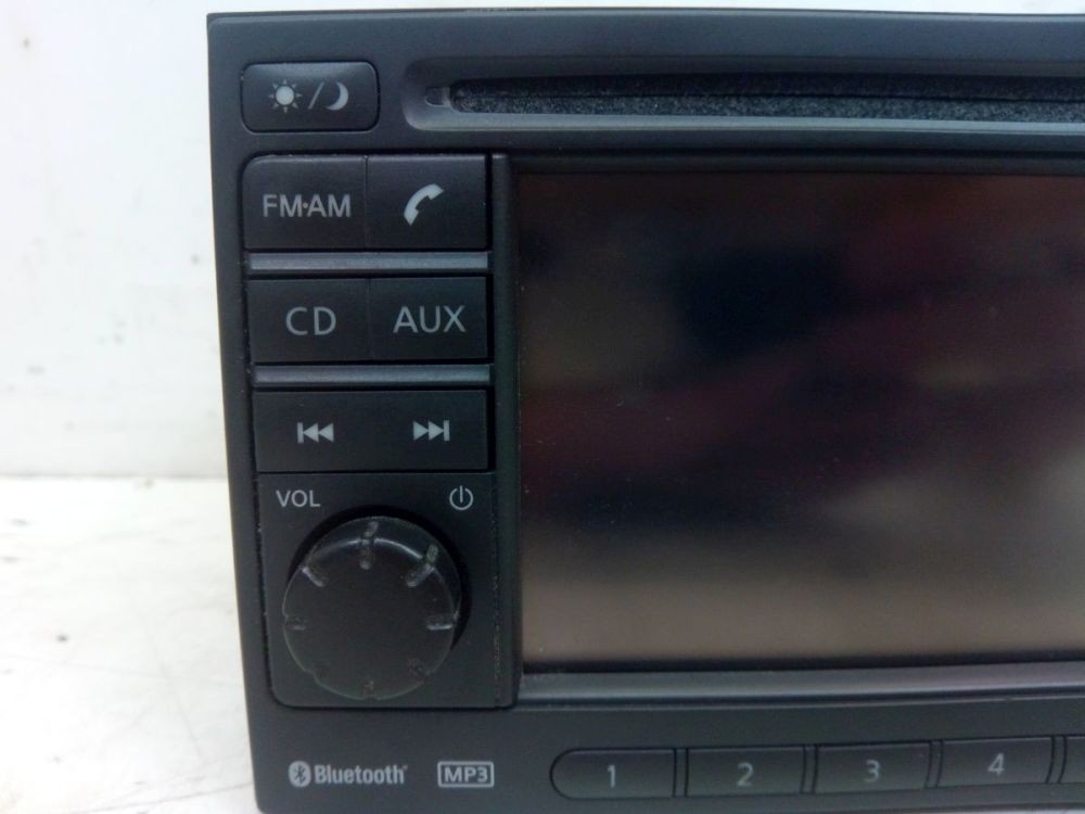 Radio/Navigation System Combination This radio requires a CODE, CODE
