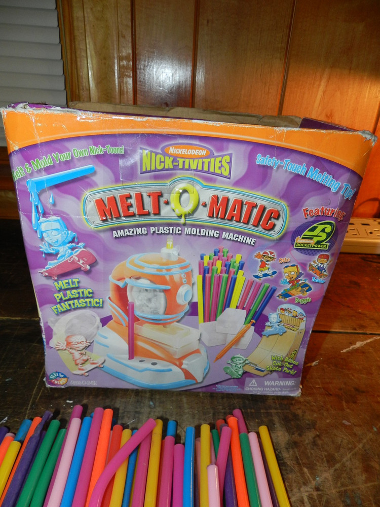NICKELODEON NICK-TIVITIES MELT-O-MATIC AMAZING PLASTIC MOLDING MACHINE TOY