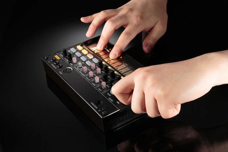 Korg Volca Beats Analog Rhythm Machine POWER KIT