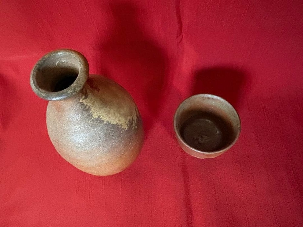 Bizen ware sake bottle set