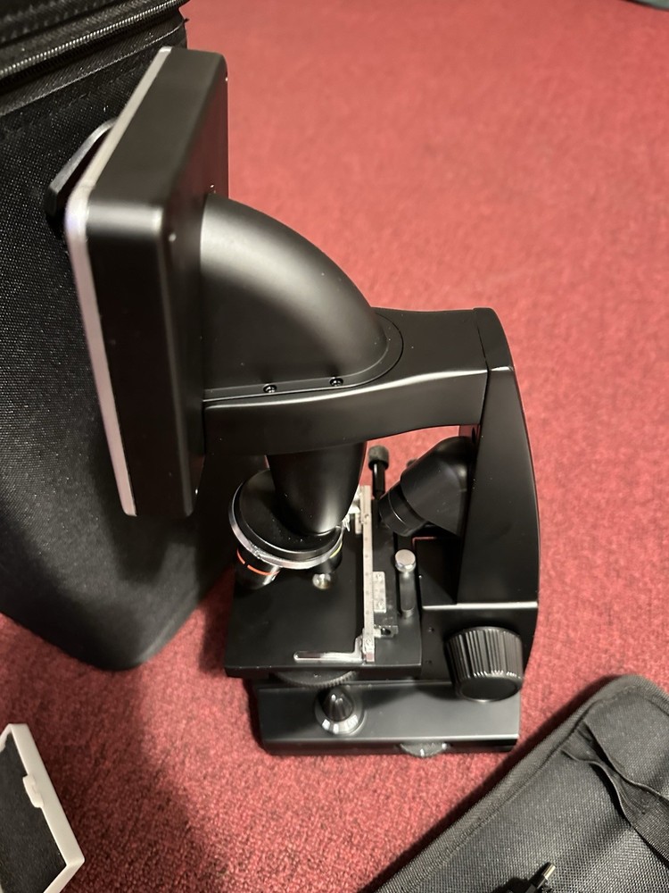CELESTRON 44340 3.5" LDM LCD DIGITAL MICROSCOPE WITH MANUAL & CASE