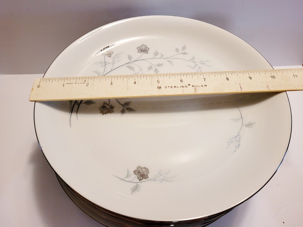 Arlen Fine China 8 Piece Set