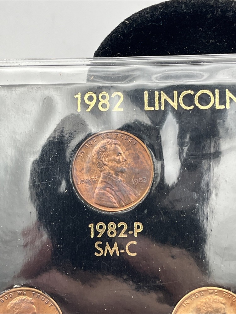 1982 Lincoln Cents Holder 7 Coins Total