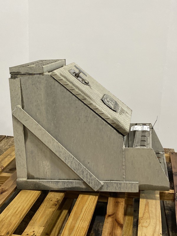 2017 Kenworth T680 Tool Box (693-10345)