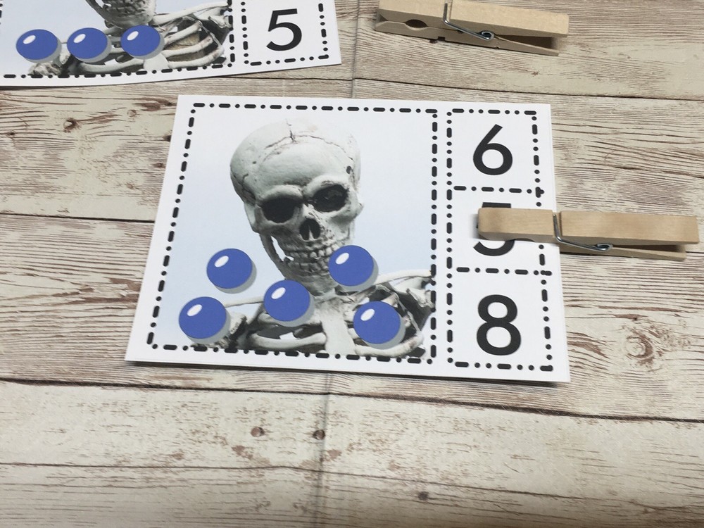 Skeleton count 0 - 20  - Math - Cards for Learning Center 40 Cards