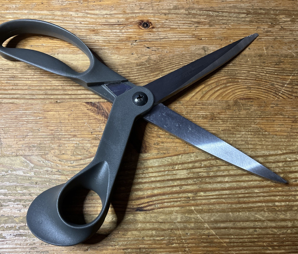 Fiskars Scissors 9-inch Razor Edged Shears Fabric Super Sharp