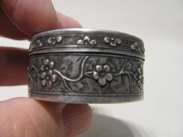 Antique Chinese Export Silver Repoussed Round Box / Container
