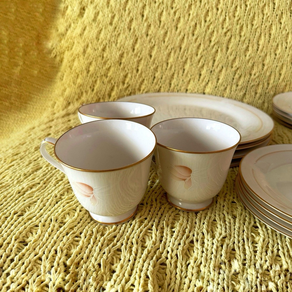 Noritake Devotion Ivory China 20-Piece Set 4 Place Settings, Model 7271