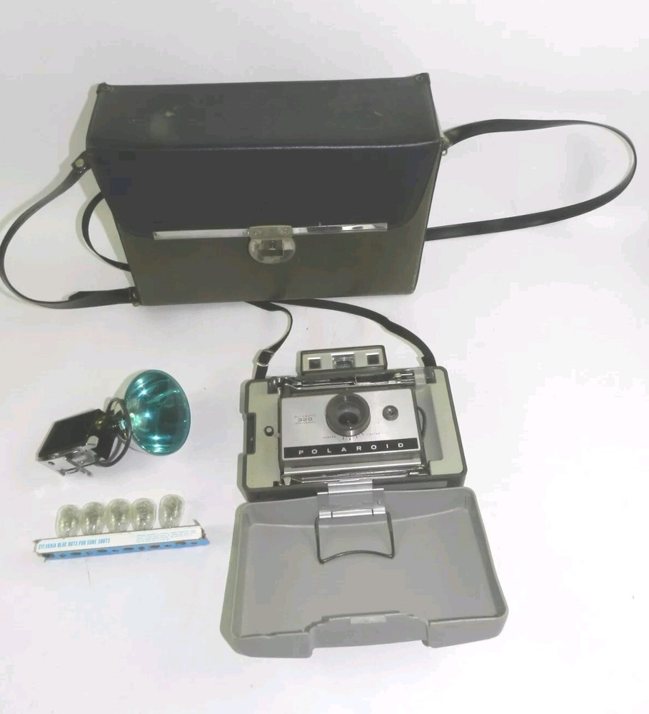 POLAROID Automatic 320 Land Camera 1970 with Flash Case Manual B233