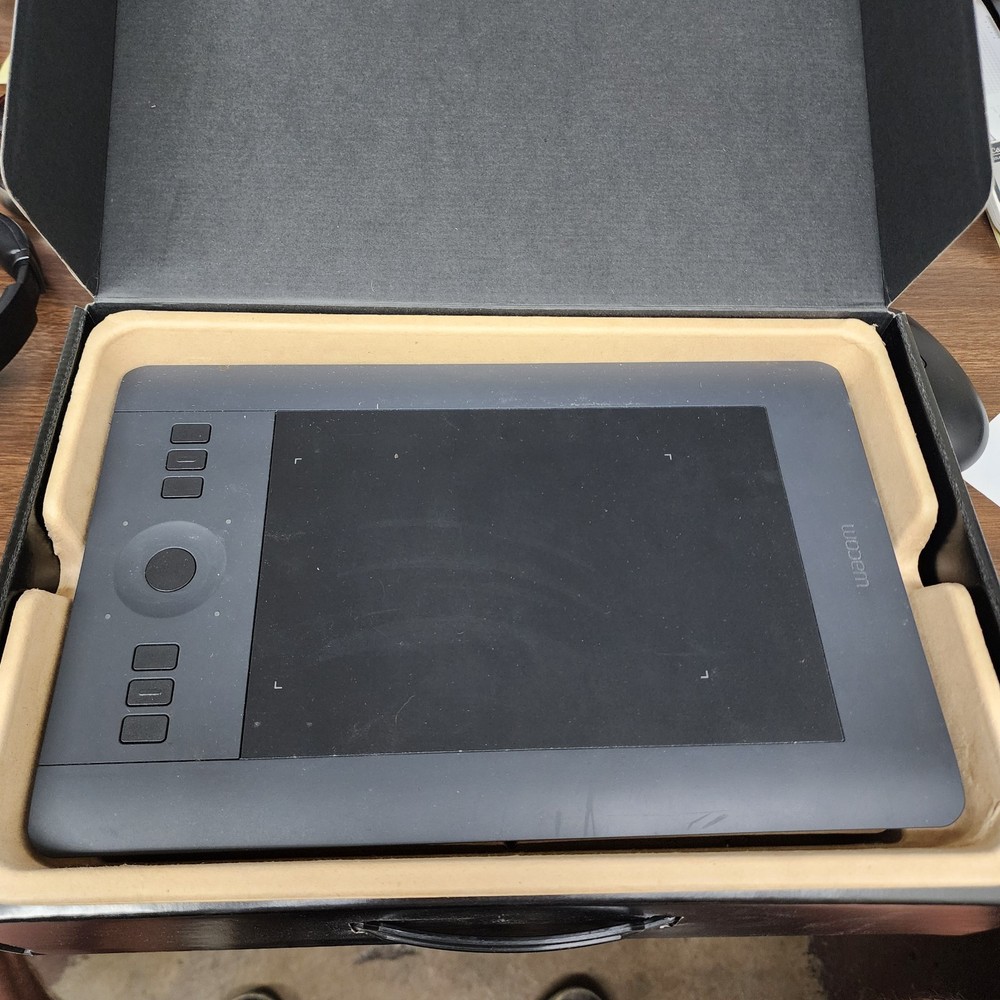 Wacom Intuos Pro Small PTH-451 Wireless Drawing Tablet