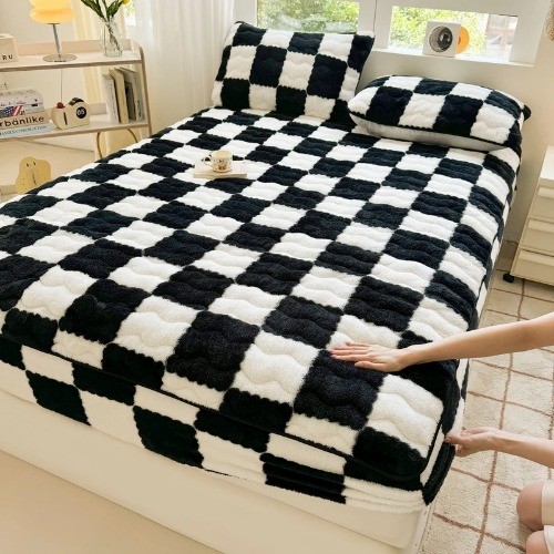Checkered PatternCoral Fleece Fitted SheetThickened Warm Mattress ProtectorCover