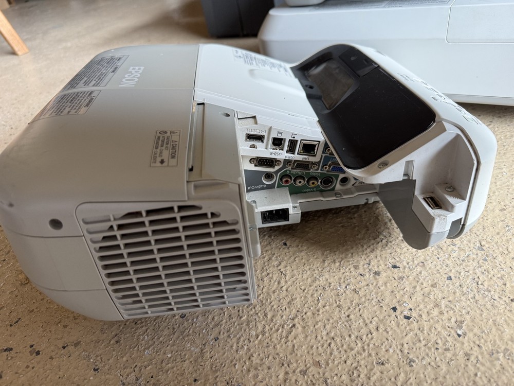 Epson LCD Projector PowerLite 480 Model H485A