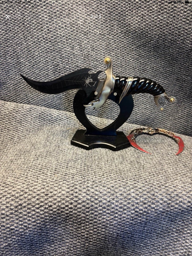 BLACK WIDOW FANTASY EDGE DAGGER WITH DISPLAY STAND