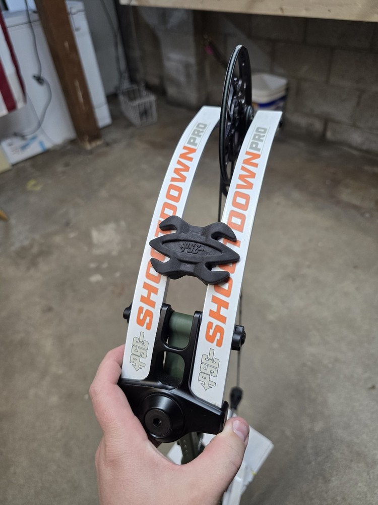 PSE shootdown pro 36", 60-70LB. R.H.