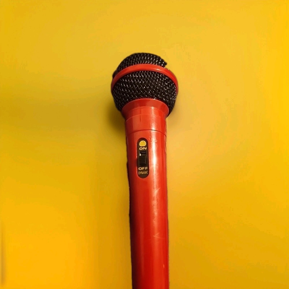 Mr. Entertainer Dynamic Karaoke Microphone - Red -