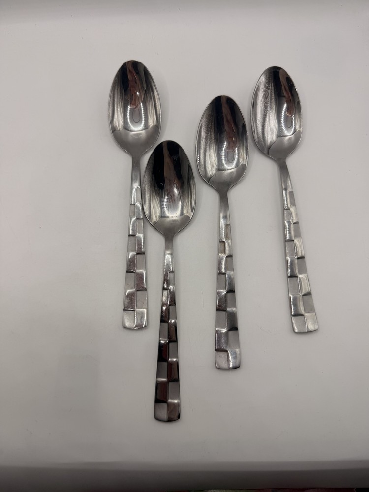 17-Piece Stainless Steel Flatware Set Checkerboard Handle Pattern