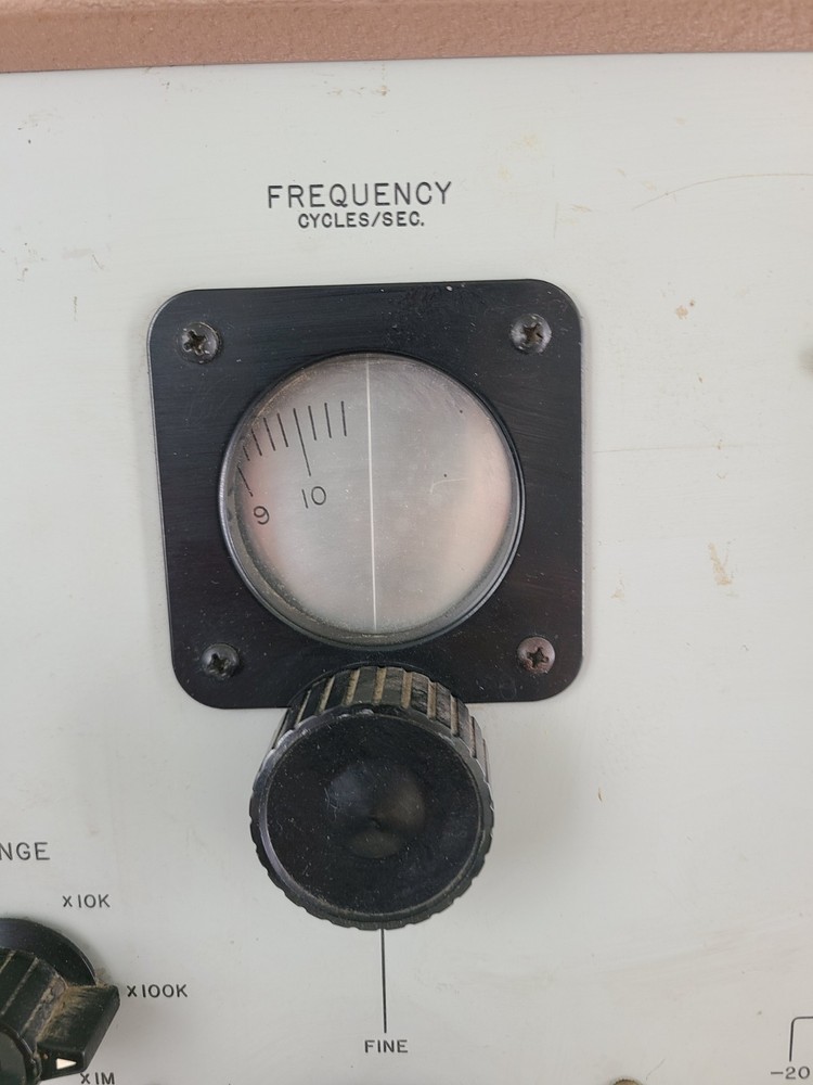 Hewlett Packard 650A Test Oscillator Unit, Powers Up, UNTESTED