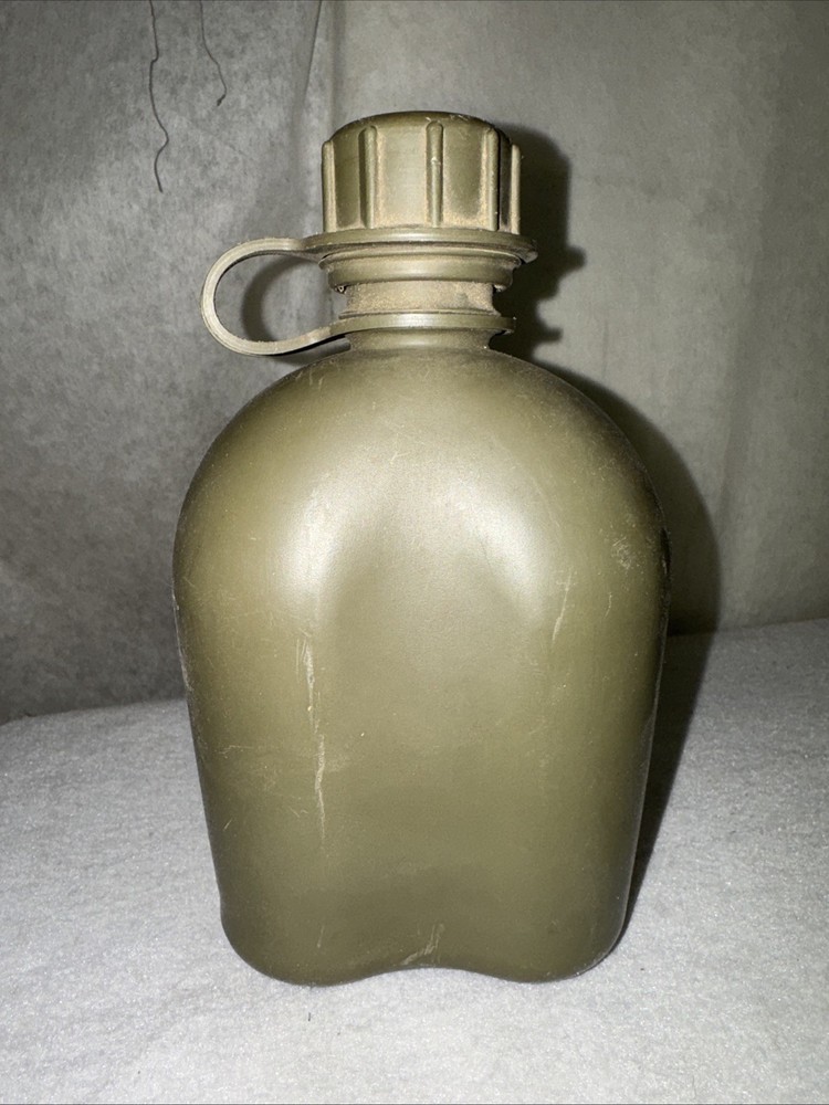USGI 1 quart OD Green Plastic Canteen 1964 dated