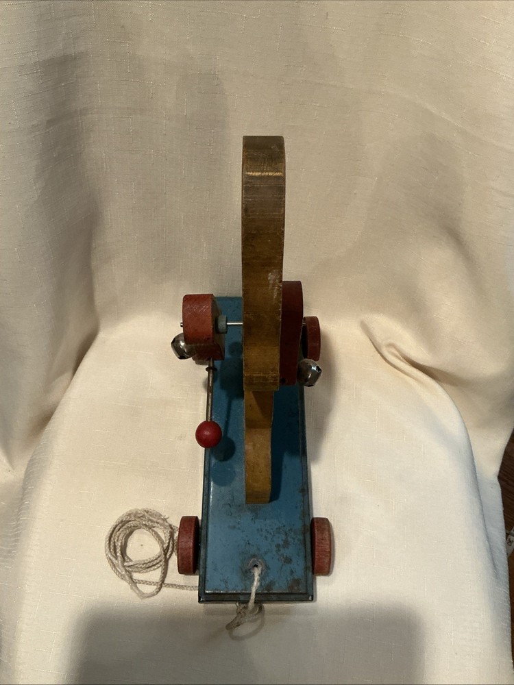 BEAR PULL TOY THE GONG BELL MANUFACTURING CO