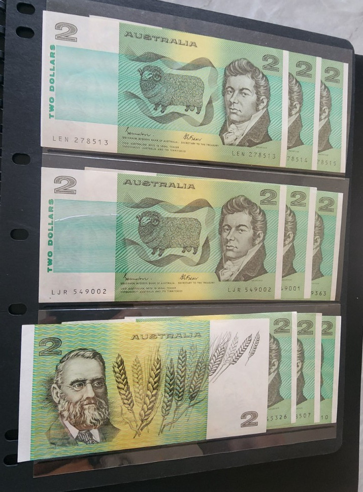 AUSTRALIAN TWO DOLLAR NOTES (10 PIECES) UNC, 2 AND 3 CONSECUTIVE SERIAL NUMBERS