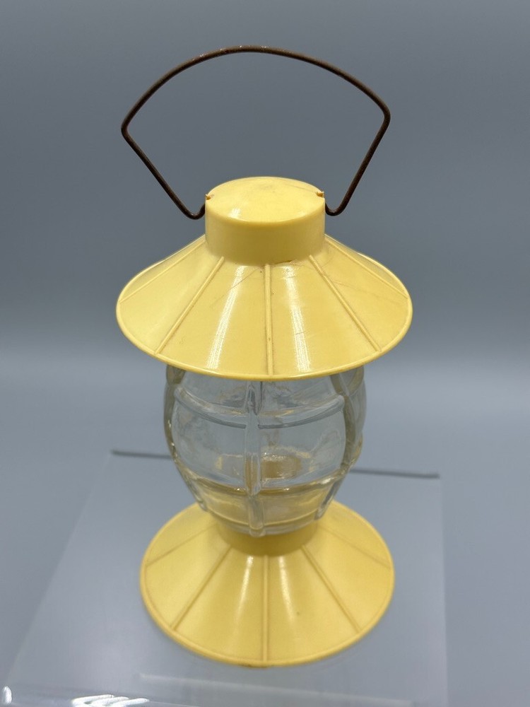c 1950 Railroad LANTERN Yellow Plastic & GLASS CANDY CONTAINER Millstein A&E 448