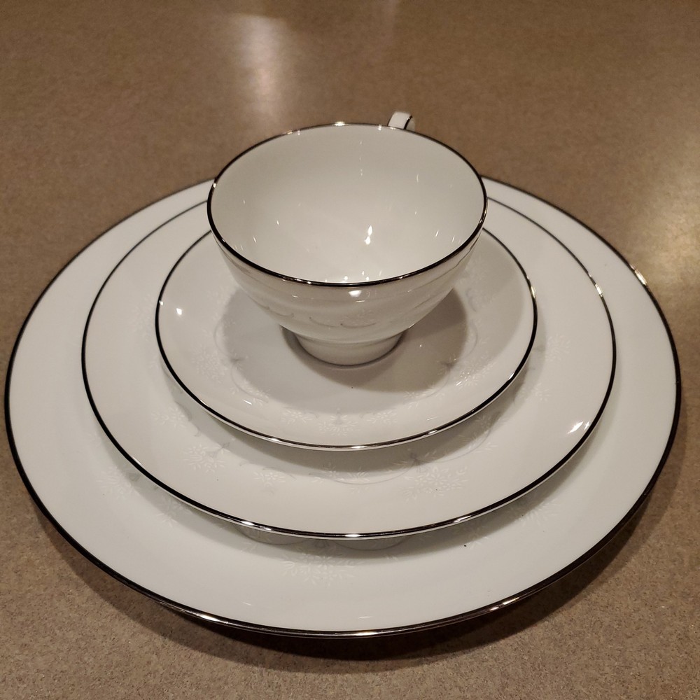 Noritake Whitebrook 4-Piece Place Setting – Multiple Sets Available